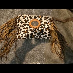 😍🙌🏼Super fun, leopard, fur wristlet😍🙌🏼
